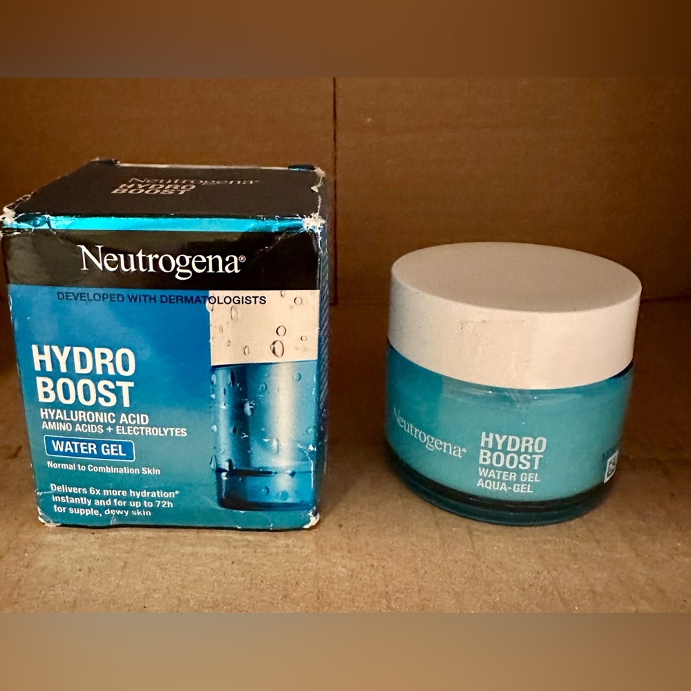 Neutrogena Hydro Boost Water Gel, Hyaluronic Acid Hydrating Facial Moisturizer
